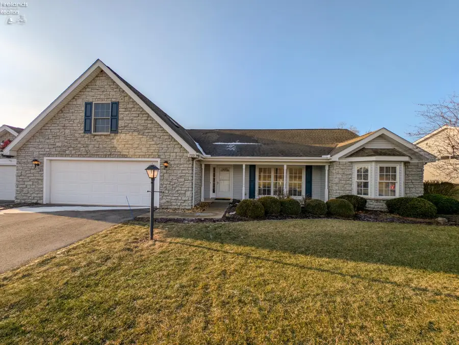 709 N Vineyard Circle, Port Clinton, OH 43452 - Image #3