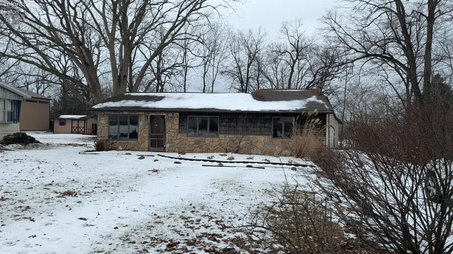 106 N Hidden Beach Road, Marblehead, OH 43440 - Image #2