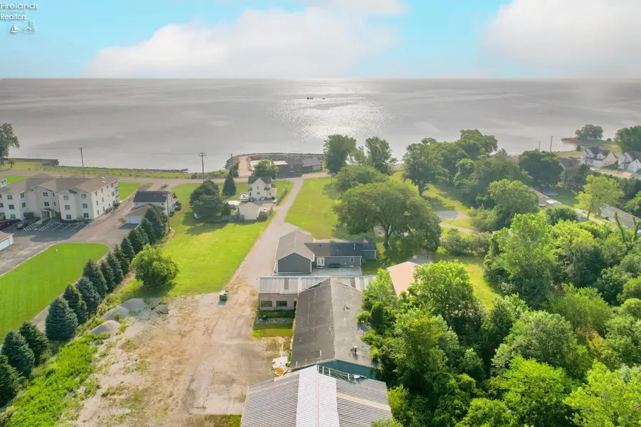 902 E Main Street, Marblehead, OH 43440 - Image #2