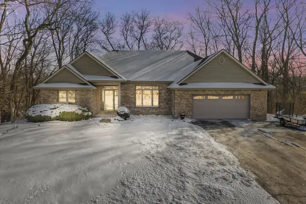 2869 S Walnut Hill Drive, Elmore, OH 43416