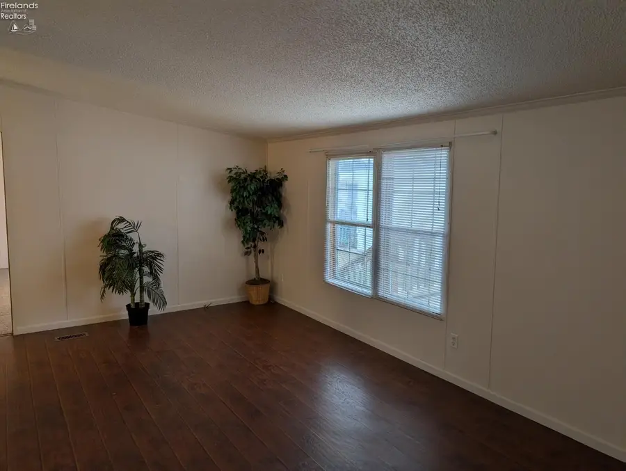 220 Maple Lane #115A, Green Springs, OH 44836 - Image #3