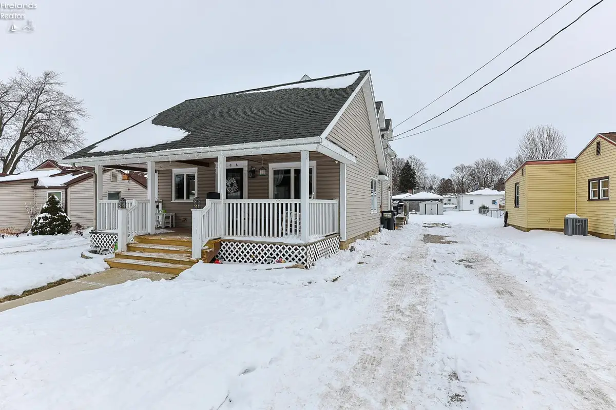 206 Wood Street, Bellevue, OH 44811 - #1