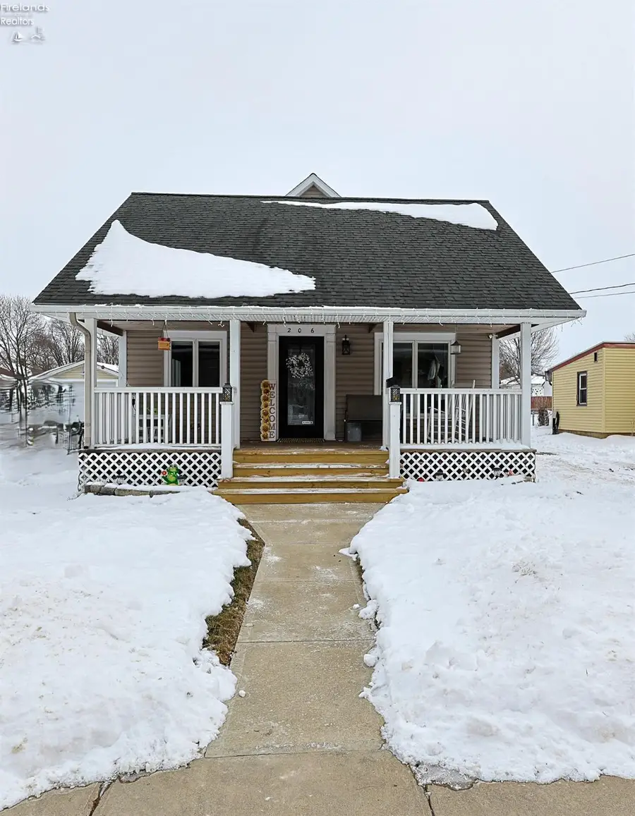 206 Wood Street, Bellevue, OH 44811 - #2