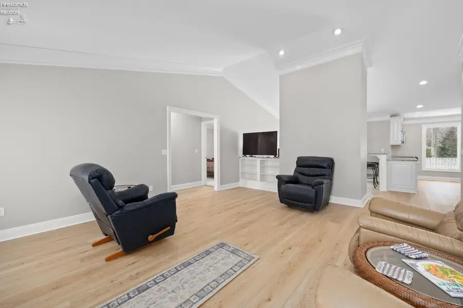 4128 Berkley Rd, Vermilion, OH 44089 - #3