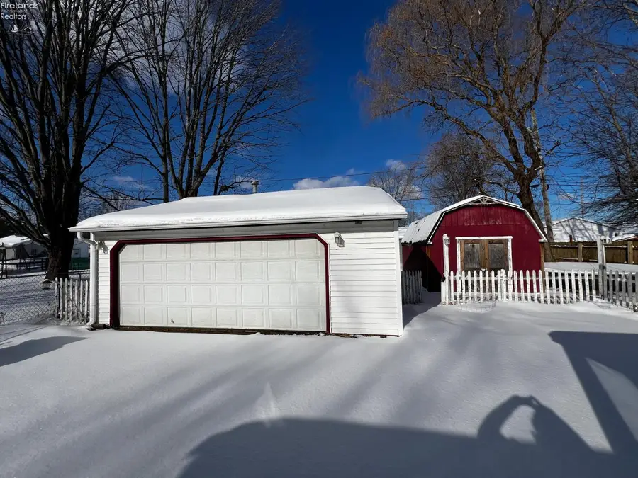 908 Baldwin Avenue, Elyria, OH 44035 - #2