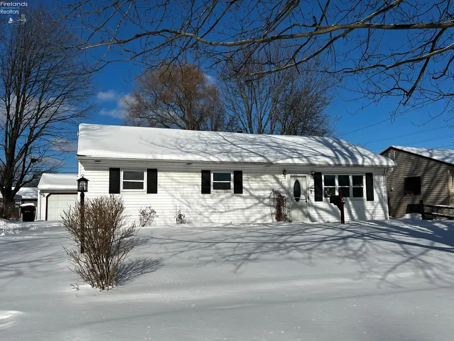 908 Baldwin Avenue, Elyria, OH 44035 - #3