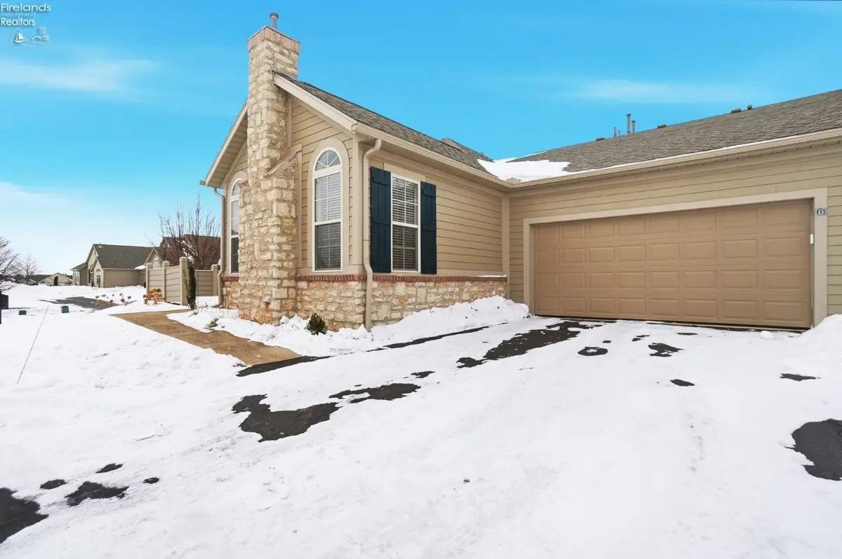 2690 N Canterbury Circle Circle #D, Port Clinton, OH 43452 - Image #1