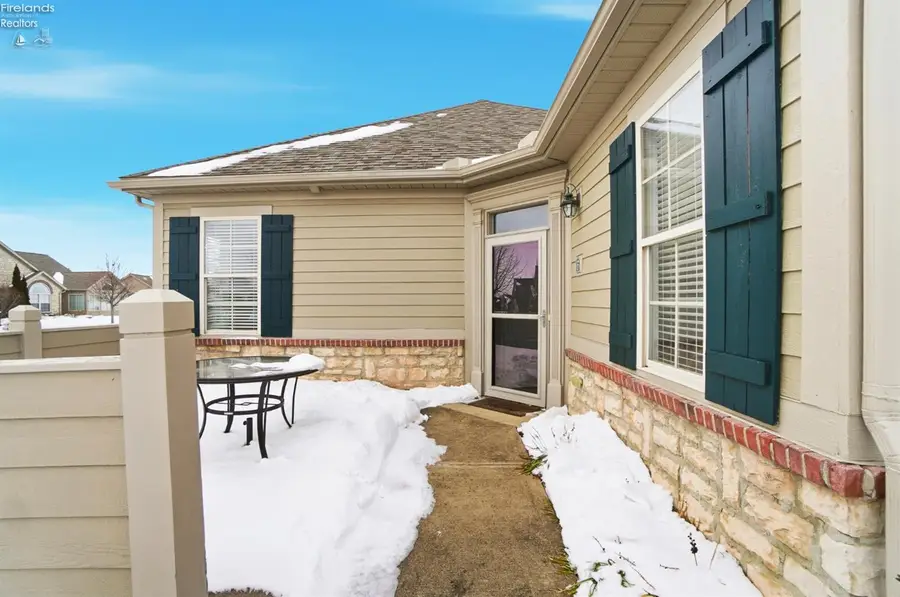 2690 N Canterbury Circle Circle #D, Port Clinton, OH 43452 - Image #2