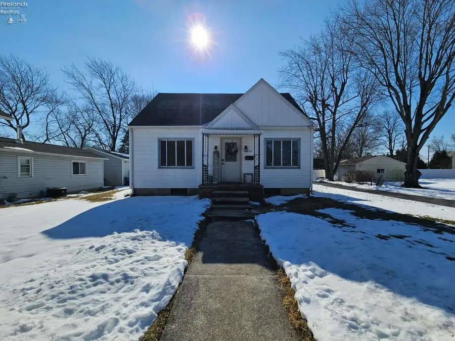 121 Bank Street, Oak Harbor, OH 43449 - #2