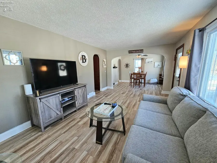 121 Bank Street, Oak Harbor, OH 43449 - #3