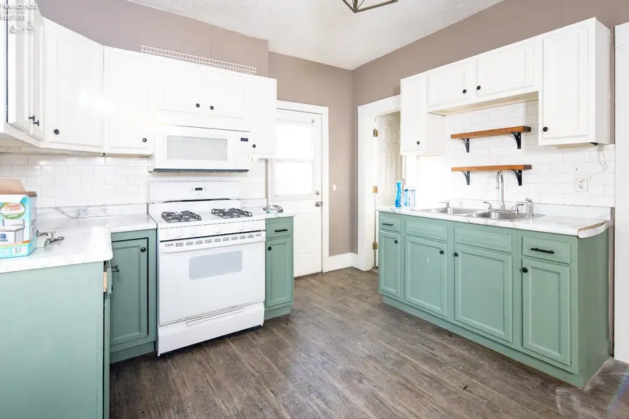 1010 White Avenue, Fremont, OH 43420 - #3