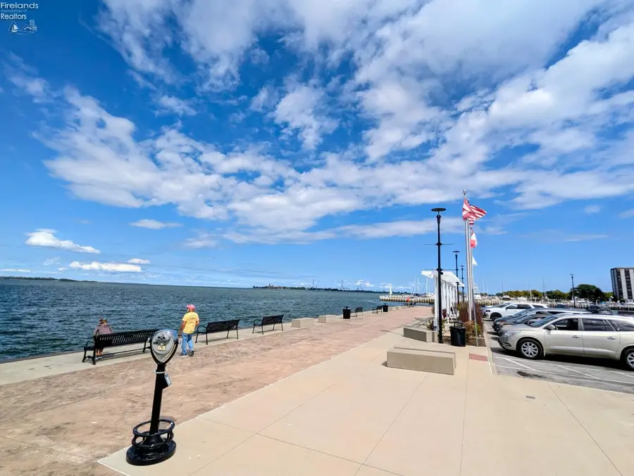 401 W Shoreline Drive #204, Sandusky, OH 44870 - #3