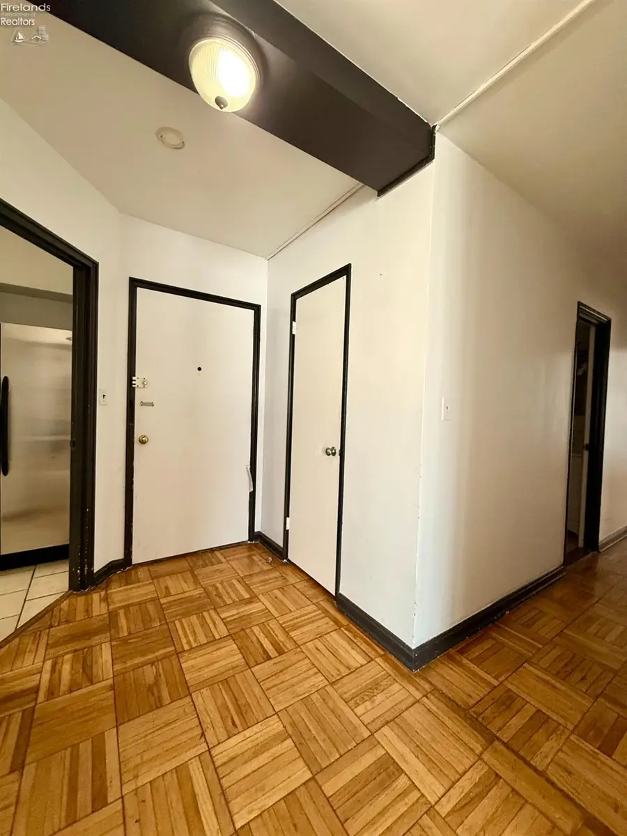 11820 Edgewater Drive #617, Lakewood, OH 44107 - #3