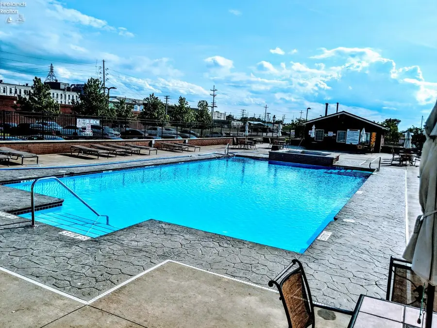 401 W Shoreline Drive #206, Sandusky, OH 44870 - #3
