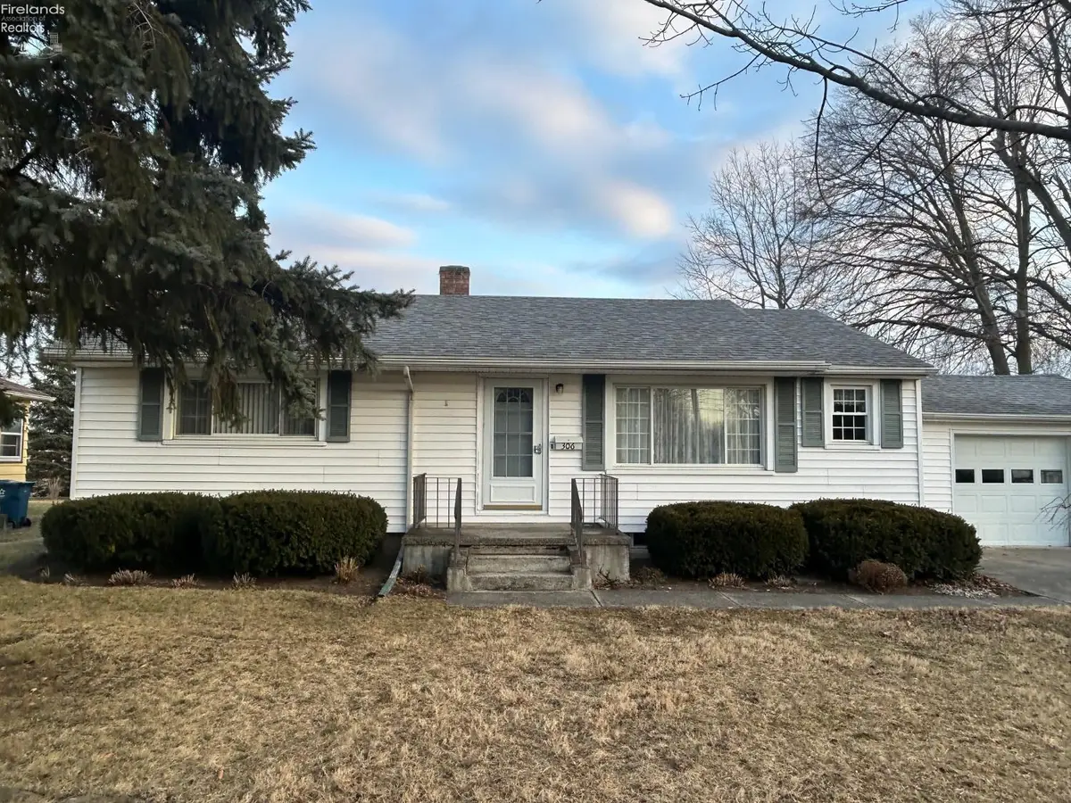 306 E Main Street, Oak Harbor, OH 43449 - #1