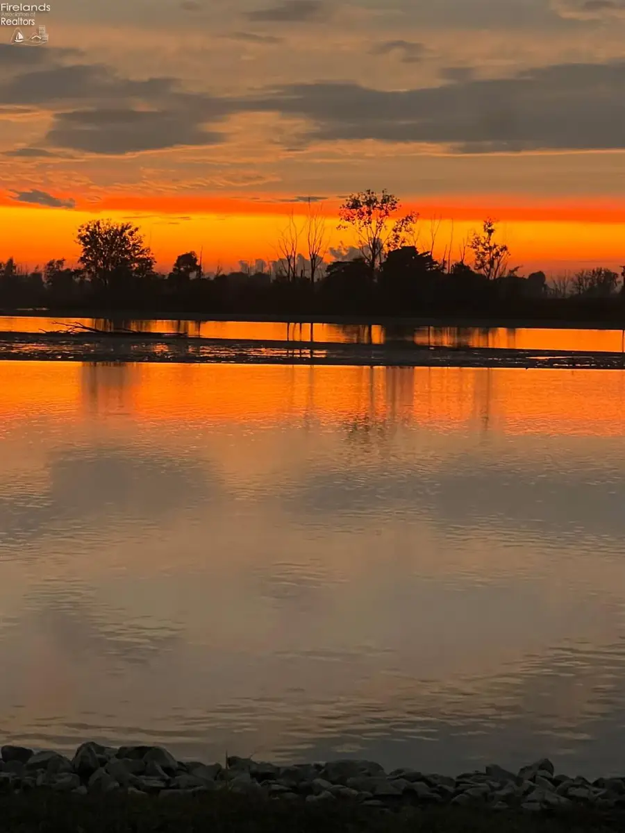 98 River Sunset Blvd. (unit 23), Fremont, OH 43420 - #3