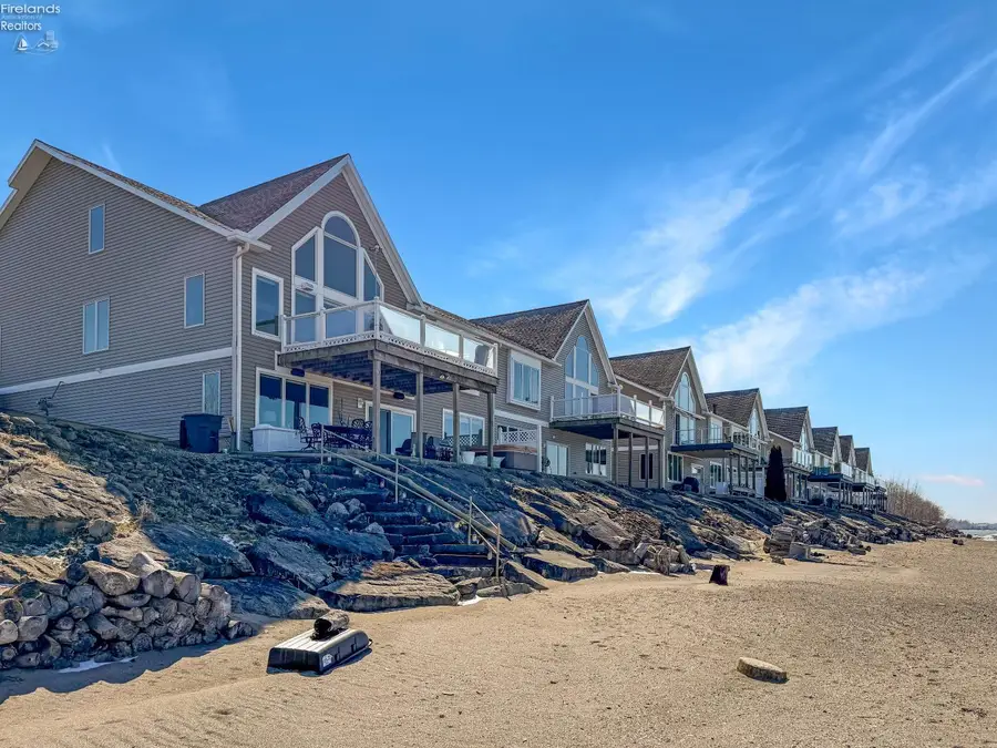 4319 Shore Drive, Lorain, OH 44053 - #3