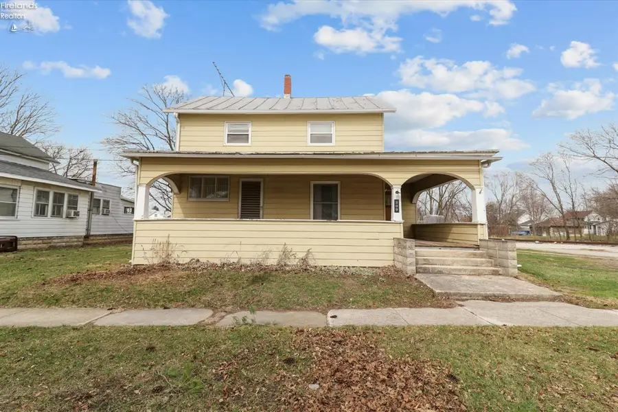 300 W Stevenson Street, Gibsonburg, OH 43431 - #2