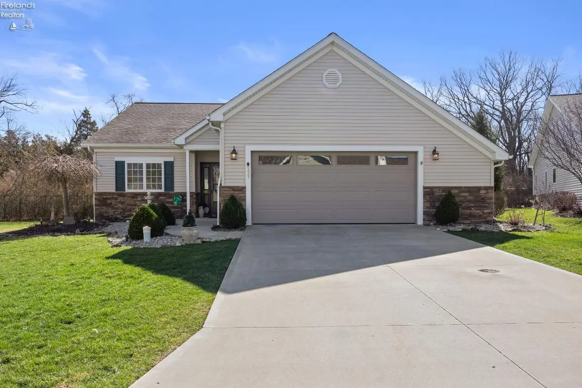 329 Lighthouse Oval, Marblehead, OH 43440 - #1