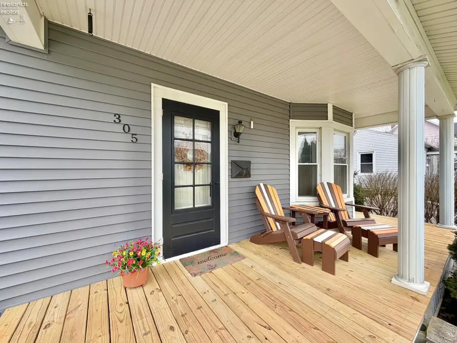 305 Louise Avenue, Bellevue, OH 44811 - #3