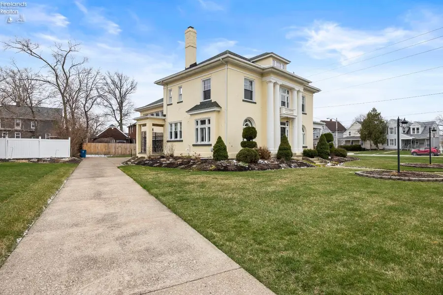 1169 W. 6th St, Lorain, OH 44052 - #2