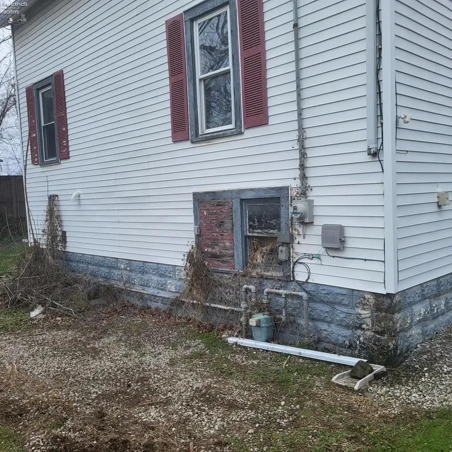 105 W Maple Street, Willard, OH 44890 - #3