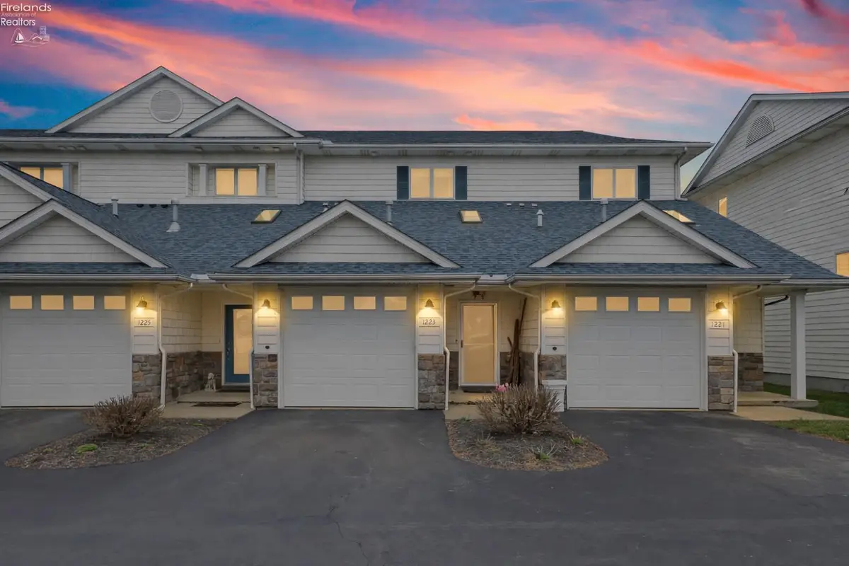 1223 W Lakeshore Drive, Port Clinton, OH 43452 - #1