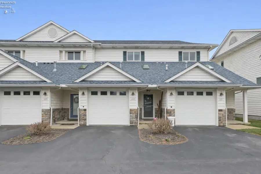 1223 W Lakeshore Drive, Port Clinton, OH 43452 - #2