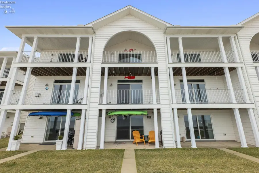 1223 W Lakeshore Drive, Port Clinton, OH 43452 - #3