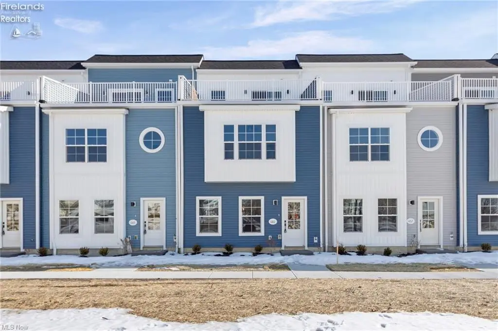 461 Harbor Lane, Lorain, OH 44052 - #1