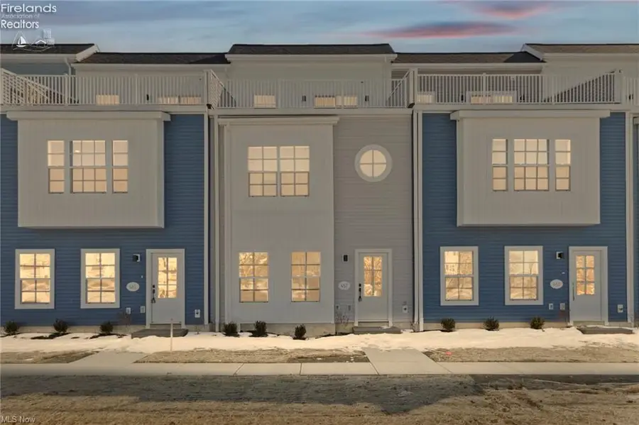 457 Harbor Lane, Lorain, OH 44052 - #2