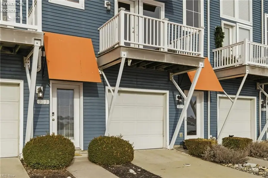 323 Arizona Avenue, Lorain, OH 44052 - #2