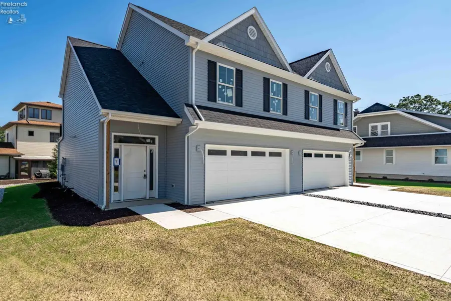 29 N Beach Street, Port Clinton, OH 43452 - #2