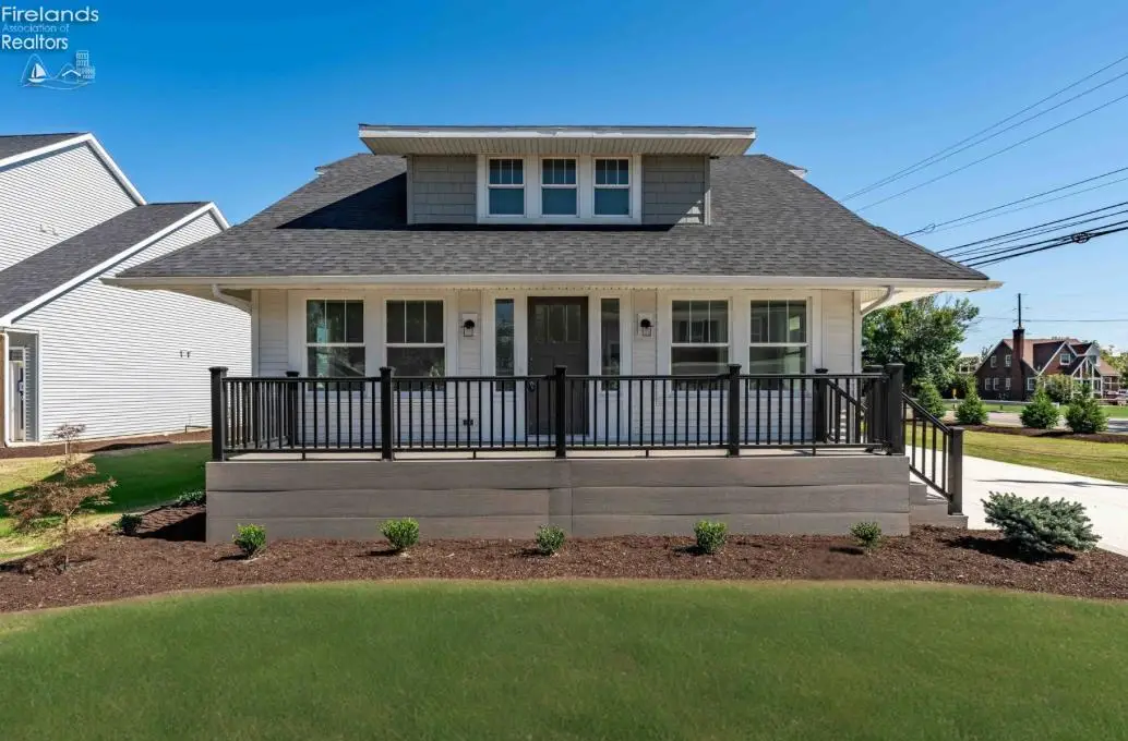 19 N Beach Street, Port Clinton, OH 43452 - #1