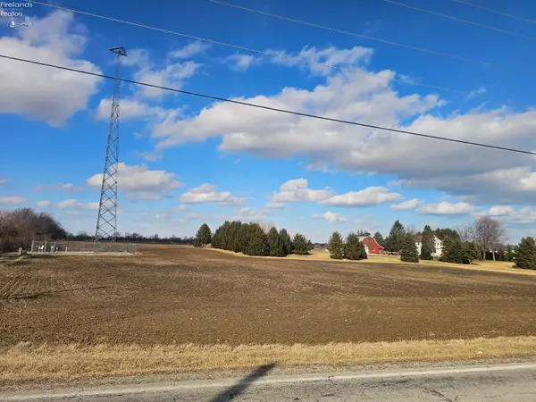 11499 W Portage River South Road, Oak Harbor, OH 43449
