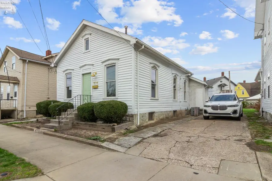 914 Hayes Avenue, Sandusky, OH 44870 - #2