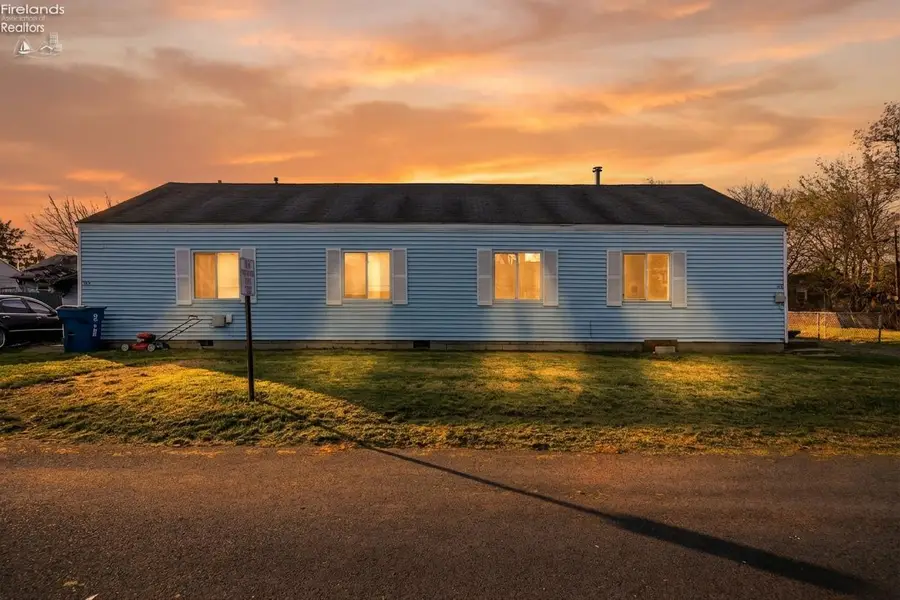 824 Fireland Lane, Port Clinton, OH 43452 - #2