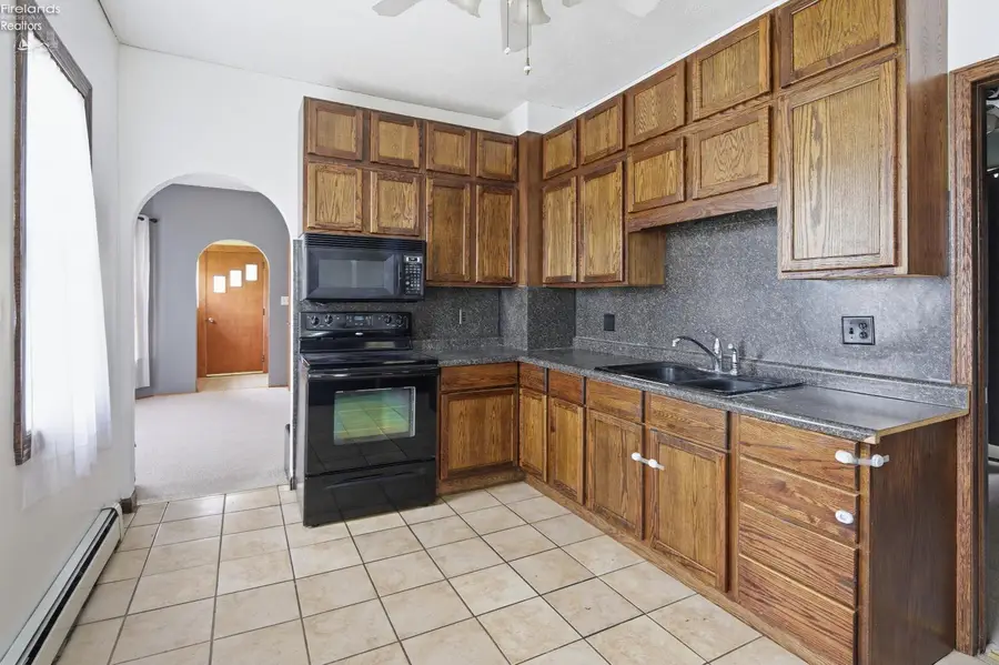 202 Louise Avenue, Bellevue, OH 44811 - #2
