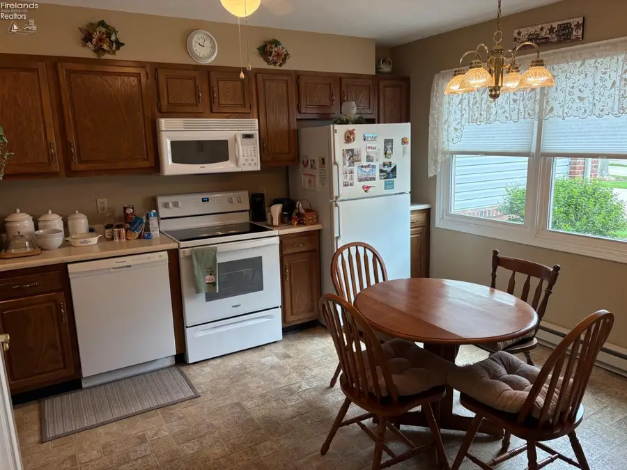 2 Ridgewood Drive, Norwalk, OH 44857 - #3