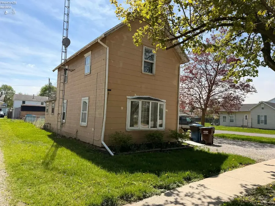 201 E Stone St, Gibsonburg, OH 43431 - #2