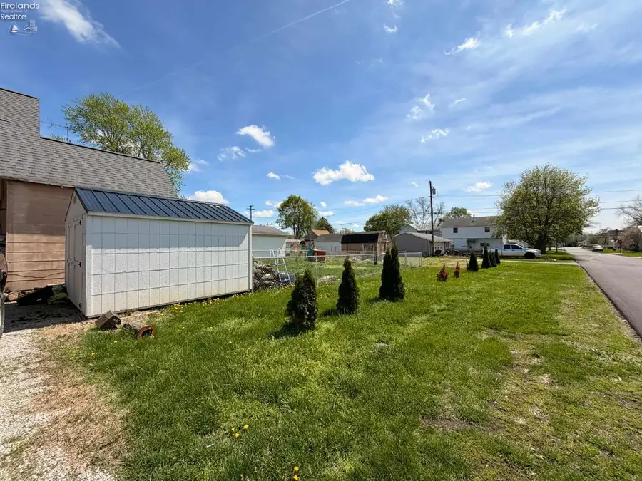 201 E Stone St, Gibsonburg, OH 43431 - #3