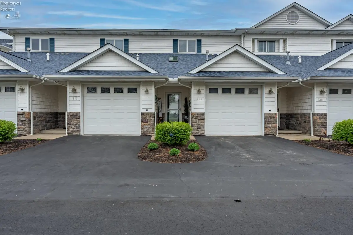 1213 W Lakeshore Drive, Port Clinton, OH 43452 - #1