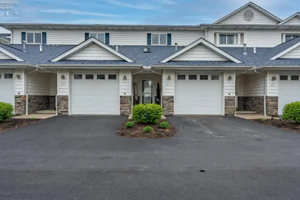 1213 W Lakeshore Drive, Port Clinton, OH 43452