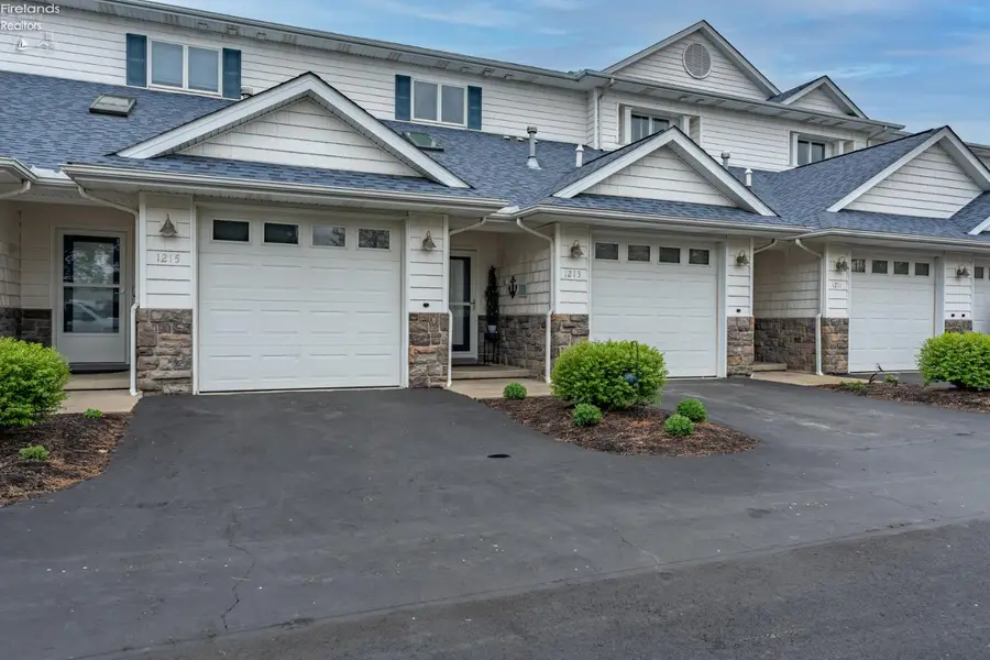 1213 W Lakeshore Drive, Port Clinton, OH 43452 - #2