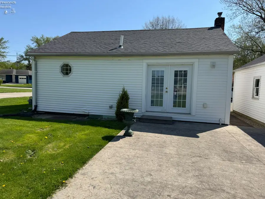 924 Ottawa Drive, Port Clinton, OH 43452 - #3