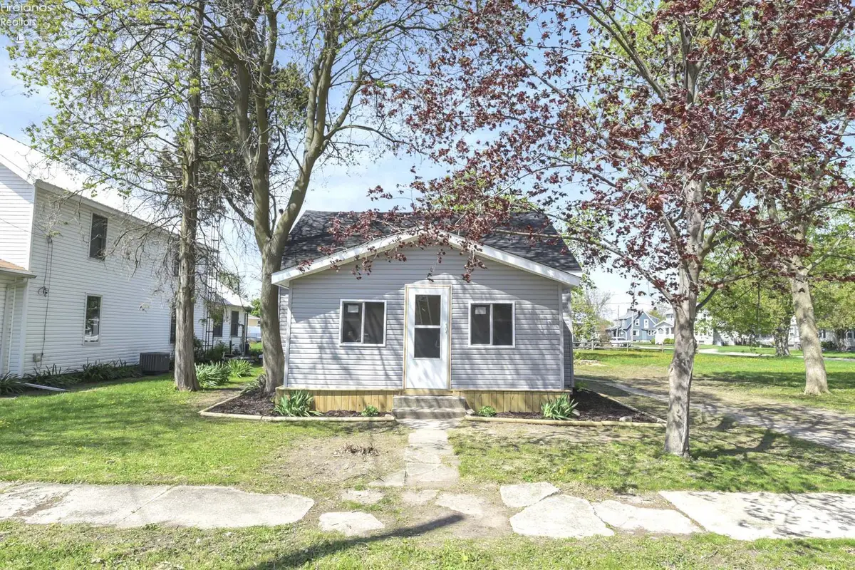 506 Washington Street, Port Clinton, OH 43452 - #1