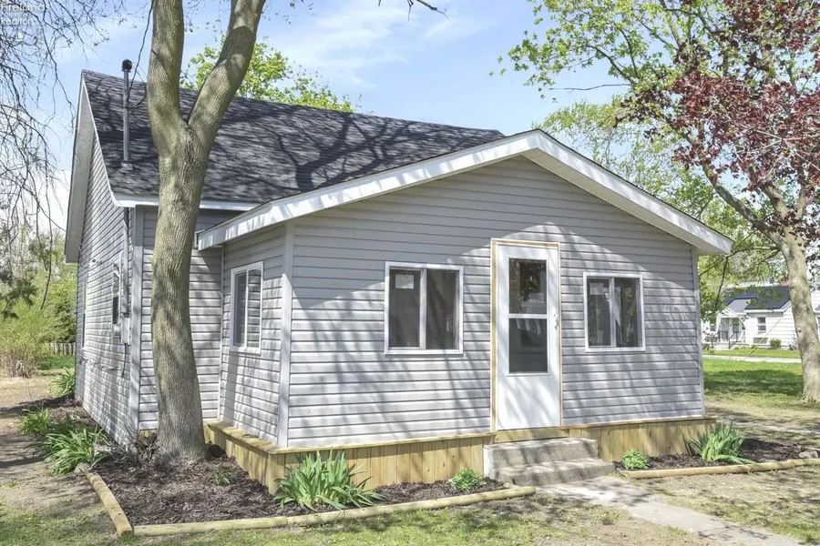 506 Washington Street, Port Clinton, OH 43452 - #3