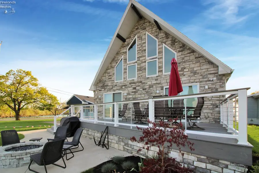 1531 N Compass Avenue, Port Clinton, OH 43452 - #2