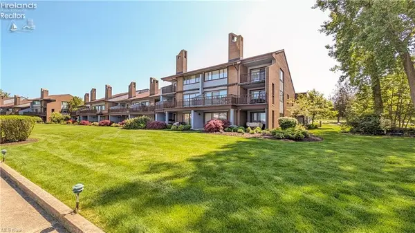 3094 N Marina View Drive, Port Clinton, OH 43452