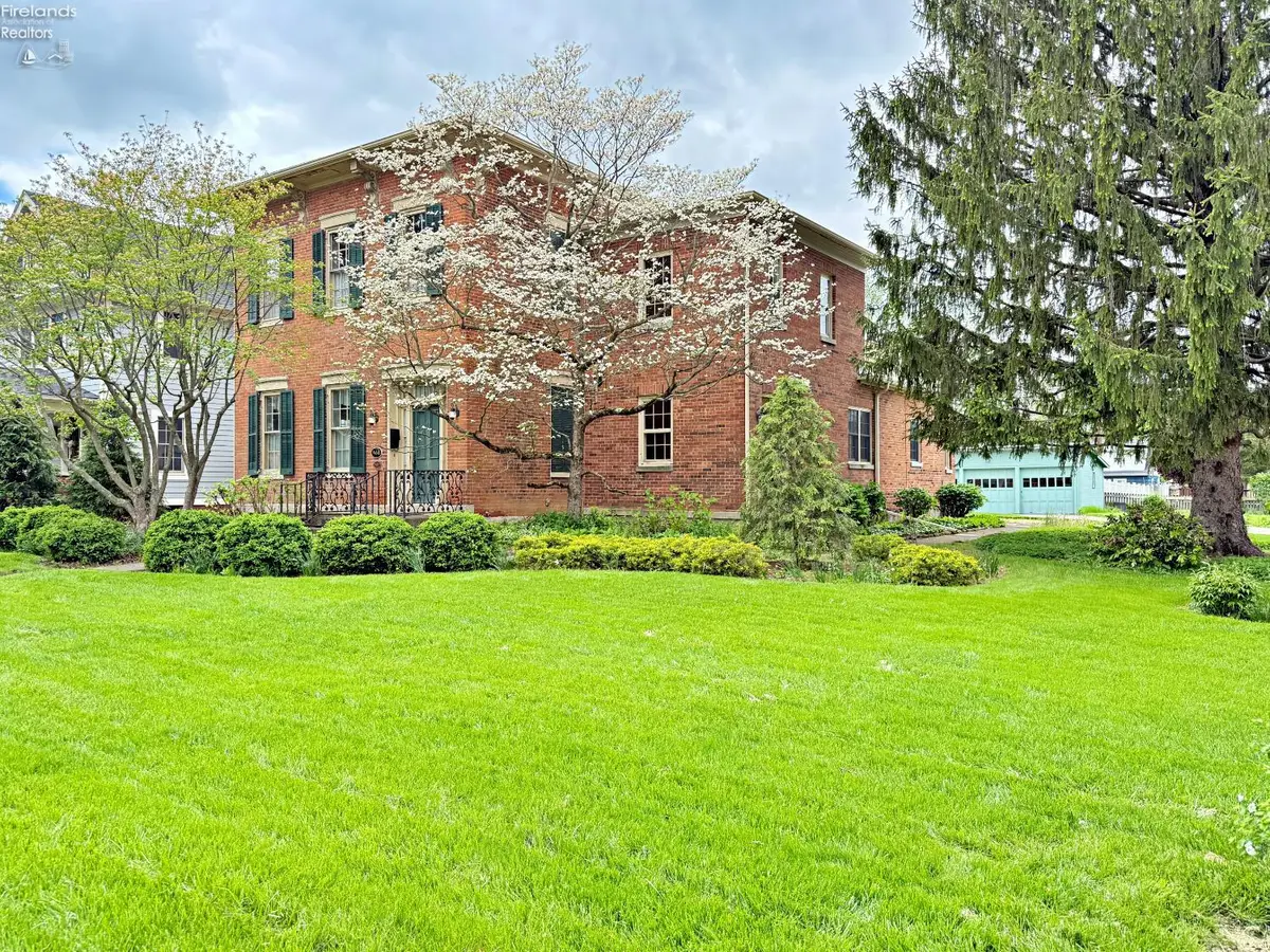 468 S Washington St, Tiffin, OH 44883 - #1